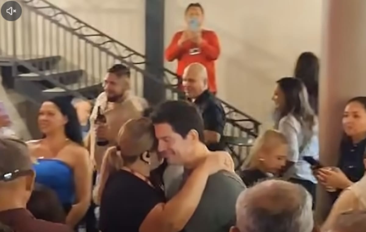 Captan a Yahir disfrutando de sus raíces en el emblemático Club Obregón