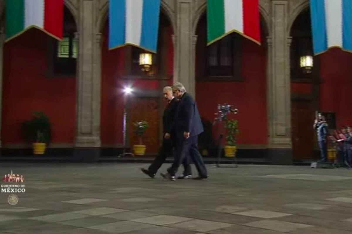 Alberto Fernández llega al Palacio Nacional para reunirse con AMLO