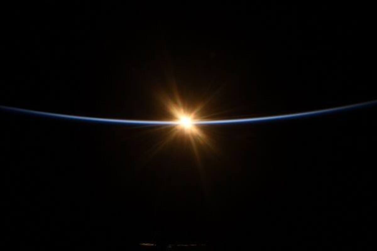 Astronauta de la NASA fotografía amanecer desde el espacio