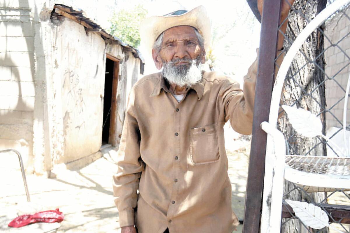 Vive don Manuel en casa sin ventanas y sin puertas