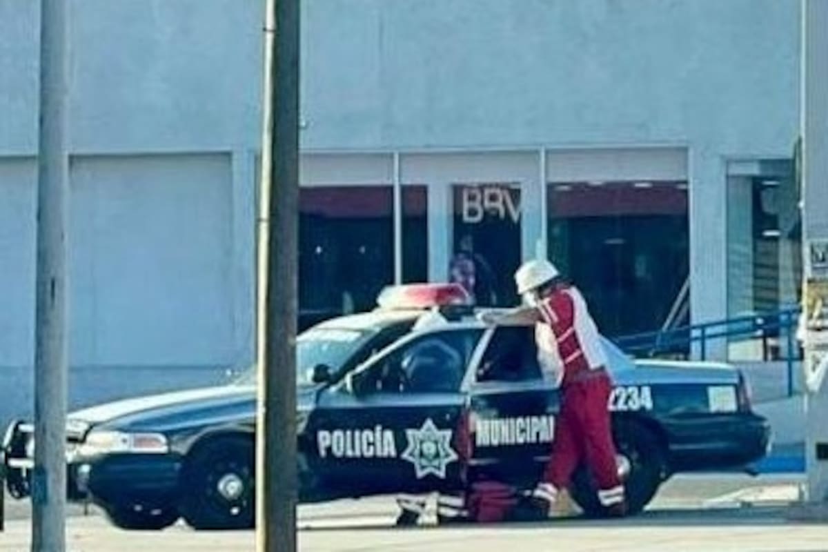 Oficial herido tras choque