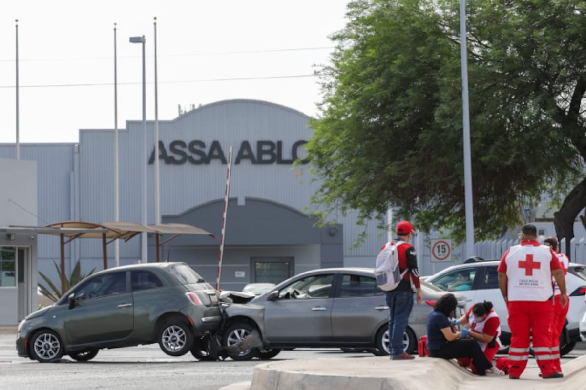 Choque por alcance provoca afectaciones viales sobre Gómez Morín, frente al Parque Industrial Siglo XXI