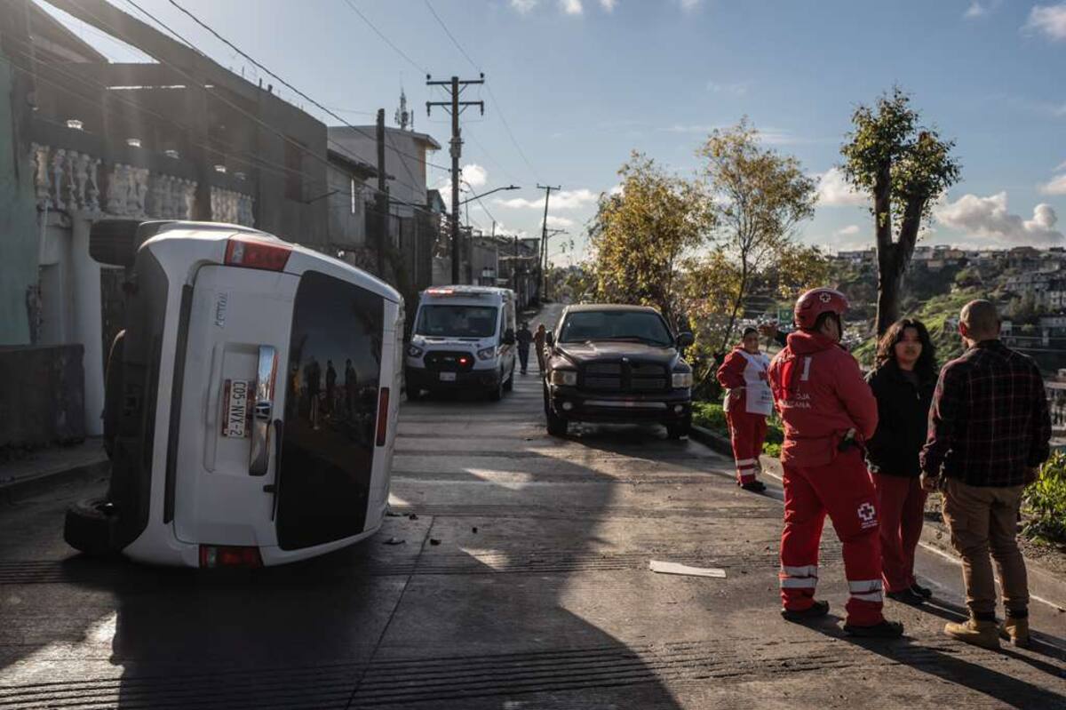 Elementos de la Policía Municipal se hicieron cargo de la escena para el control del tránsito y el deslinde de responsabilidades. Foto: Border Zoom