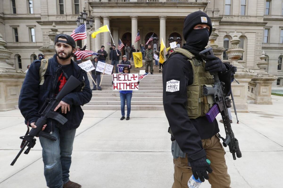 Partidarios de Donald Trump protestan por medidas de confinamiento contra virus