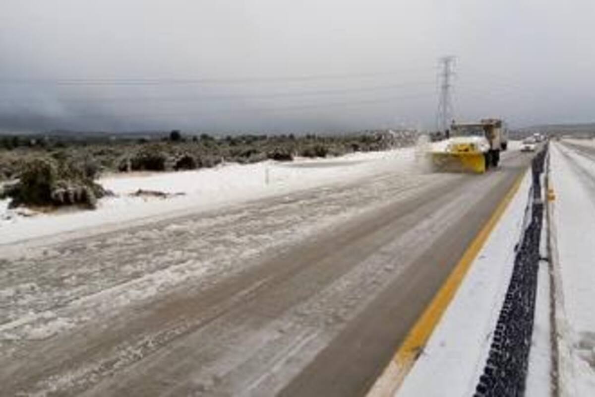 Paraliza tránsito nevada en La Rumorosa