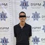 Espiaba dentro de una casa y lo detienen con un cuchillo; lo señalan por robo en un jardín de niños