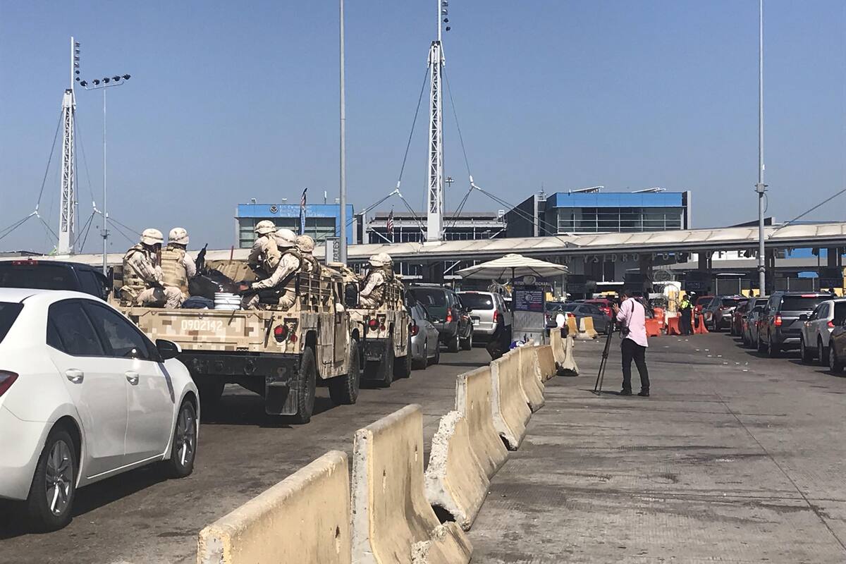 Soldados hacen fila por error en garita de SY