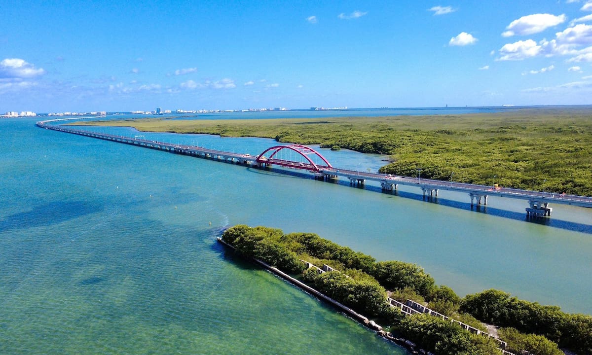 Fotografía de archivo. Puente Nichupté en Cancún. | Cuenta de X: @SICTmx