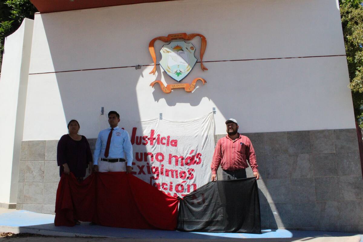 Hacen huelga de hambre por expulsión de su hijo en Escuela Normal