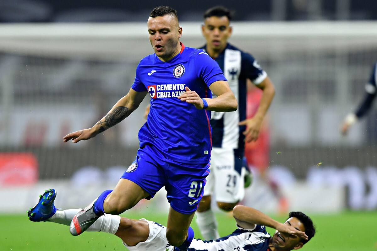 Cruz Azul gana por la mínima ante Monterrey y llega a nueve triunfos en fila