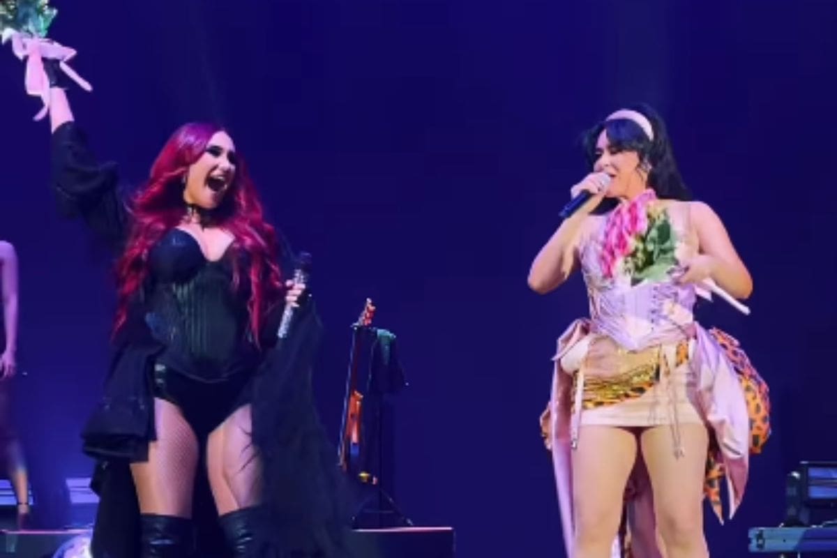 Dulce María se une a Belanova para cantar “Rosa Pastel” durante concierto de la agrupación