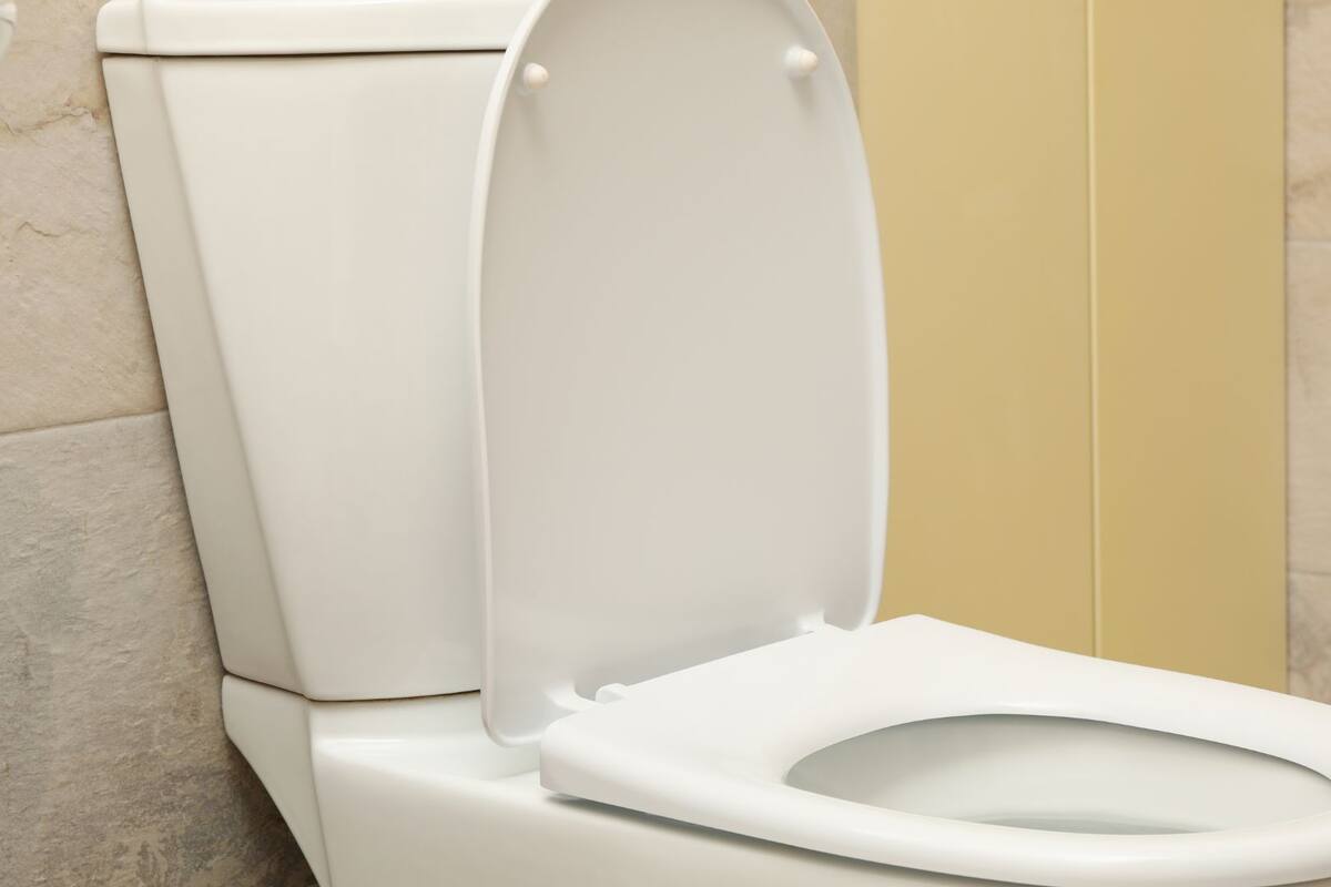 Descubre 3 trucos rápidos para destapar tu baño de forma efectiva