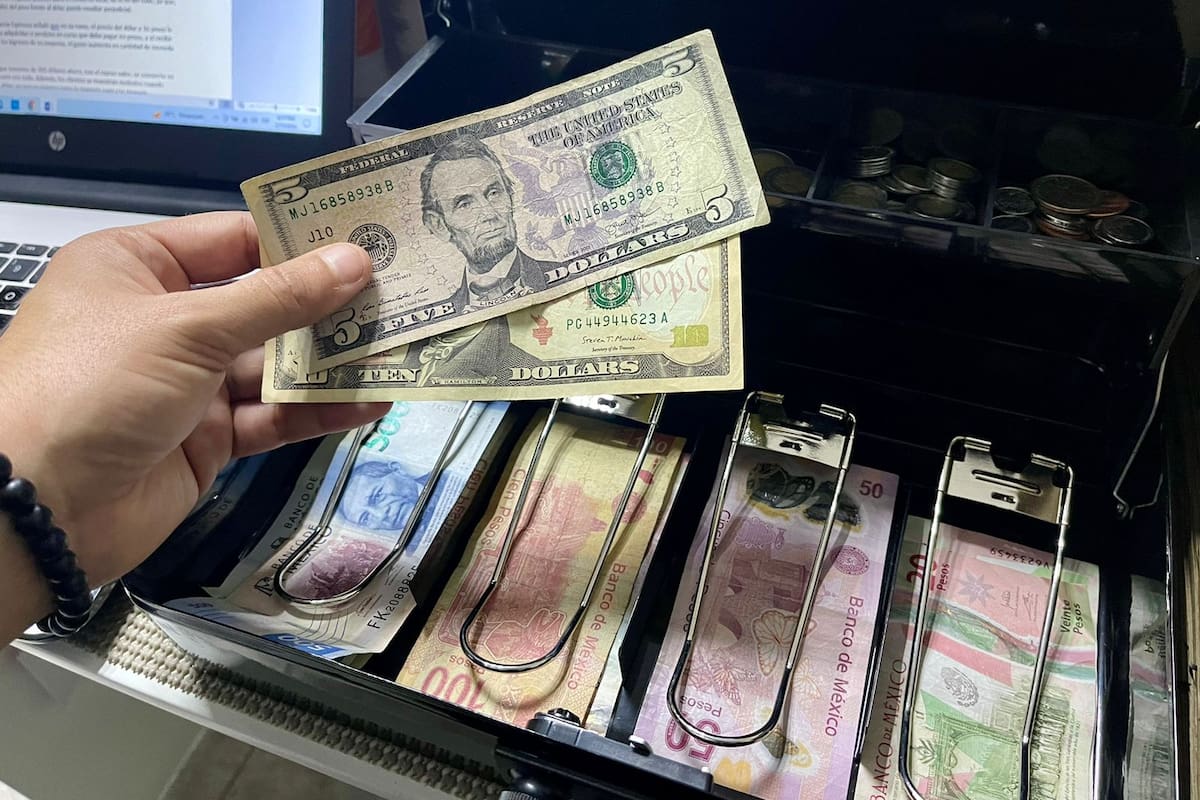 El dolar continua en baja con un valor de 17.10 pesos a la venta en casas de cambio locales de Mexicali