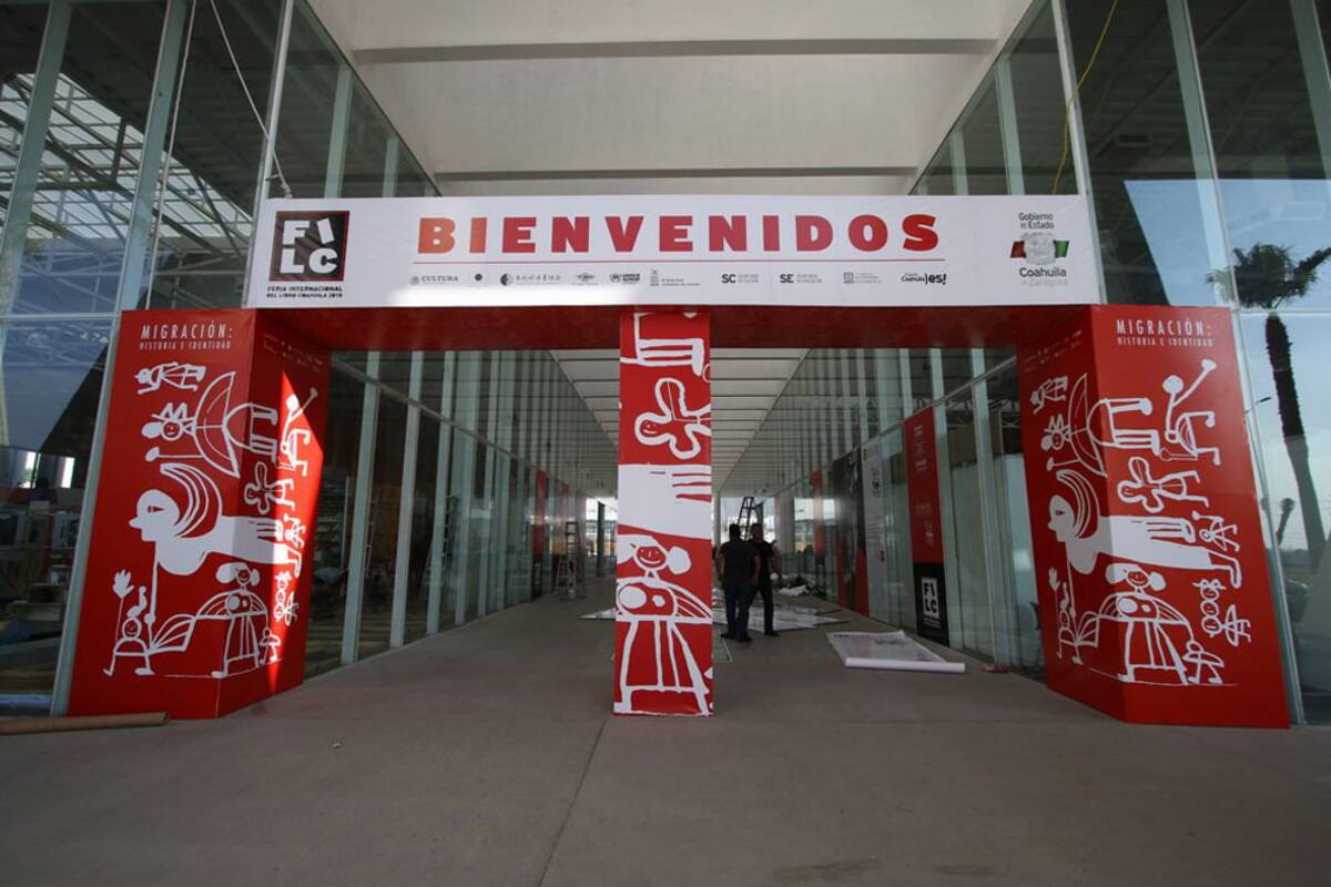 Regalan libro a los recién nacidos en Coahuila