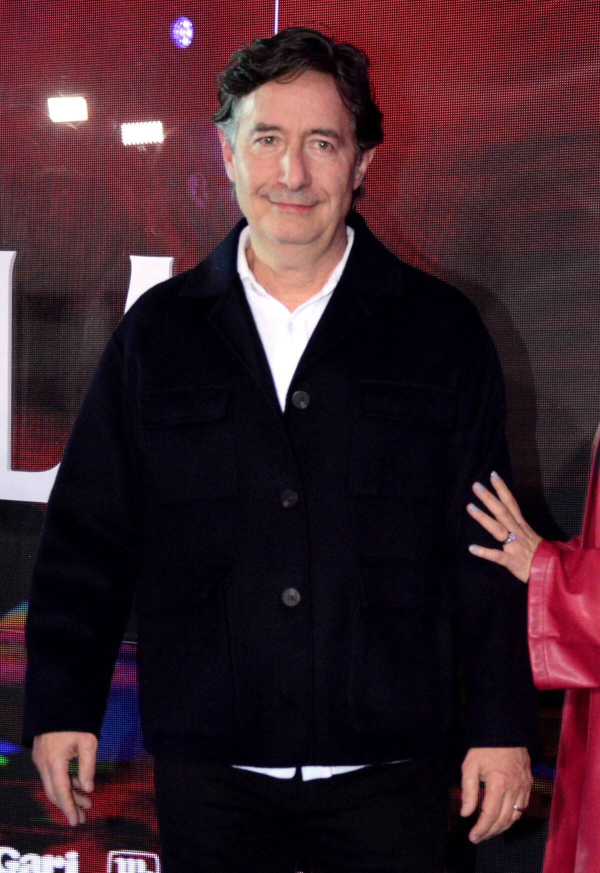 Roberto Gómez Fernández desfiló por la alfombra roja de la obra “Jesucristo Superestrella”.