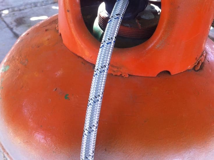 ¡Hasta la perrita! Explosión de tanque de gas deja a familia lesionada en Escobedo, Nuevo León