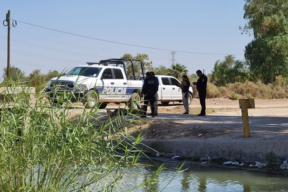 Hallan cadáver flotando en canal del valle de Mexicali