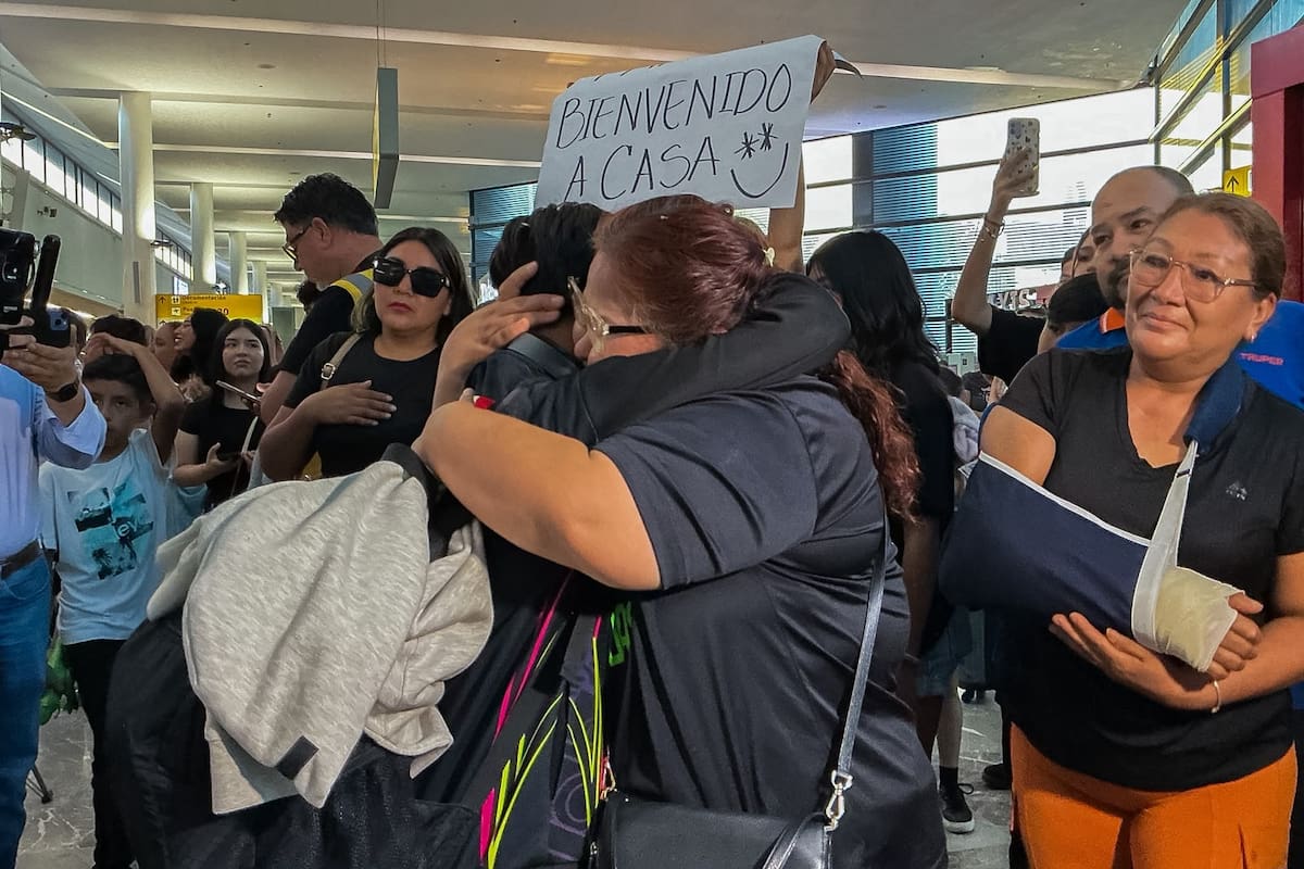 Tras sismo en Colombia, niños futbolistas regresan a Tijuana con sus familias