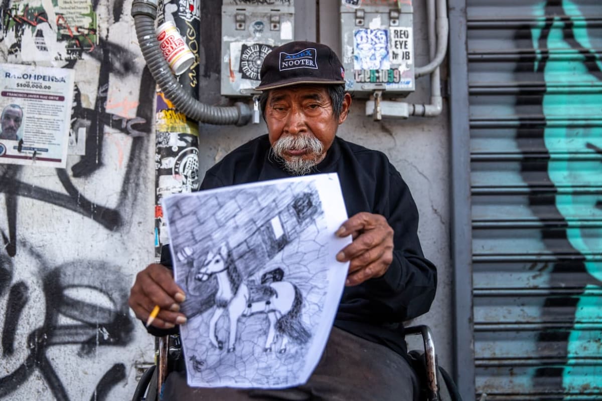 El señor Germán, dibuja para regresar con su familia