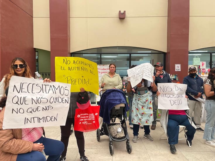 Doble protesta, paraliza el Palacio Municipal de Rosarito