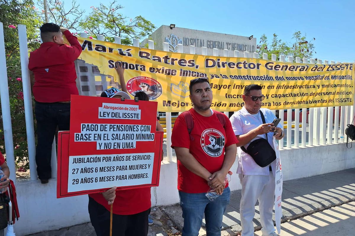Maestros protestan frente al Hospital del Issste; exigen nuevo hospital