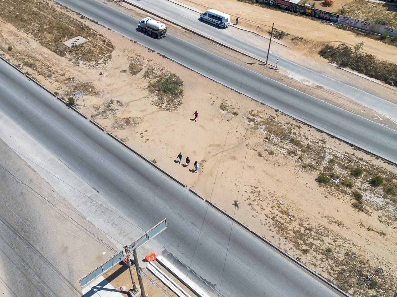 Residentes de Puerta Plata y Hacienda Los Venados denuncian peligro constante al cruzar la vialidad. Foto: BorderZoom
