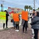Maestros y padres protestan en Santa Fe por adeudos y falta de docentes en secundarias de Tijuana