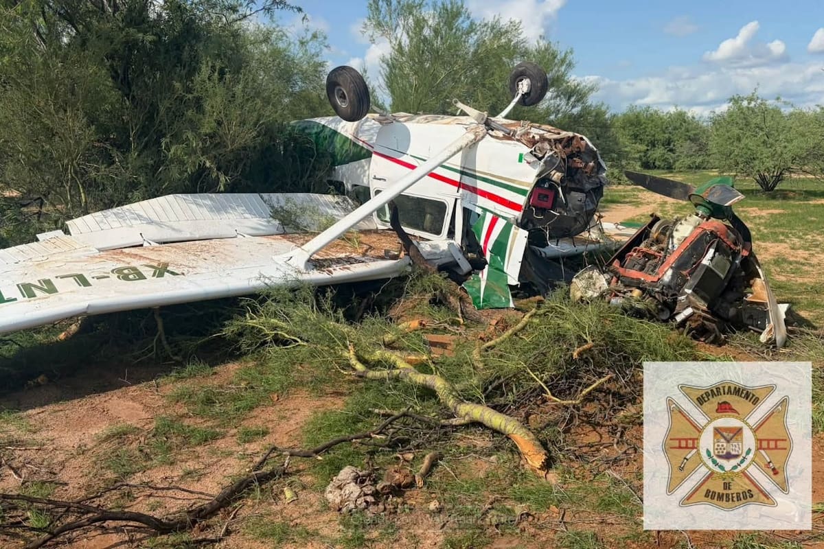 Tres pasajeros resultan lesionados por desplome de avioneta en carretera de Hermosillo a La Colorada