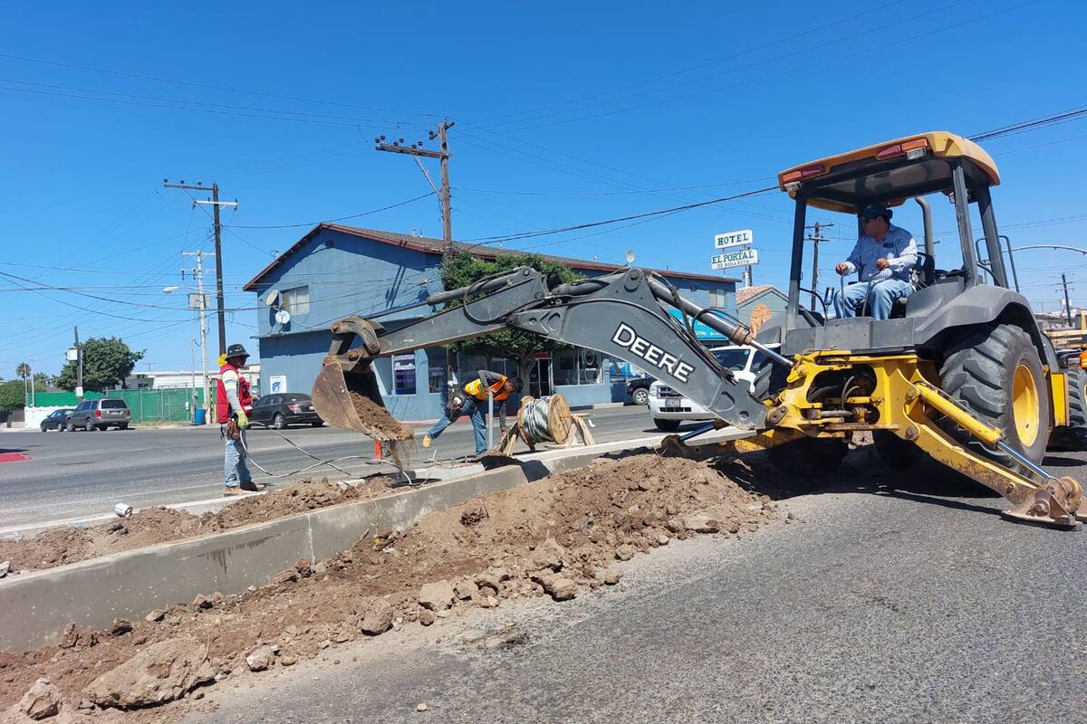 Usarán 6 millones de pesos para pavimentar varias calles en la colonia Aztlán de Rosarito
