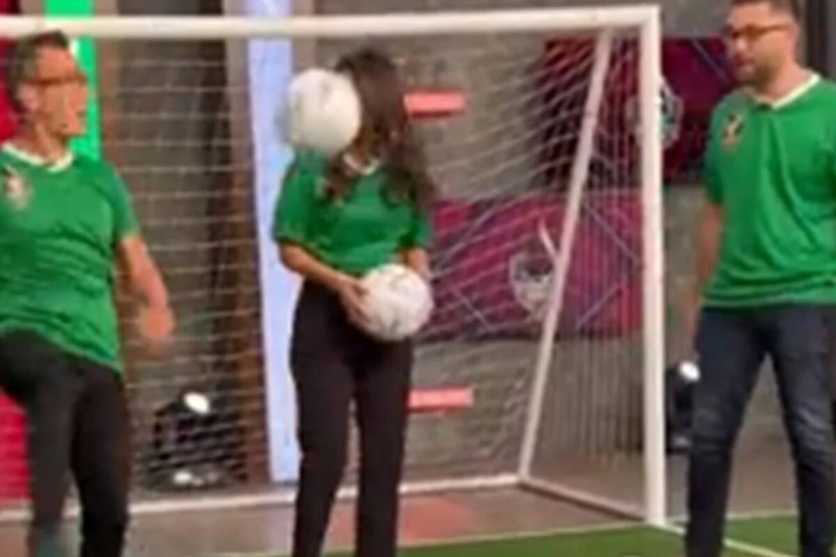 Laura G recibe un balonazo en el rostro durante transmisión en vivo