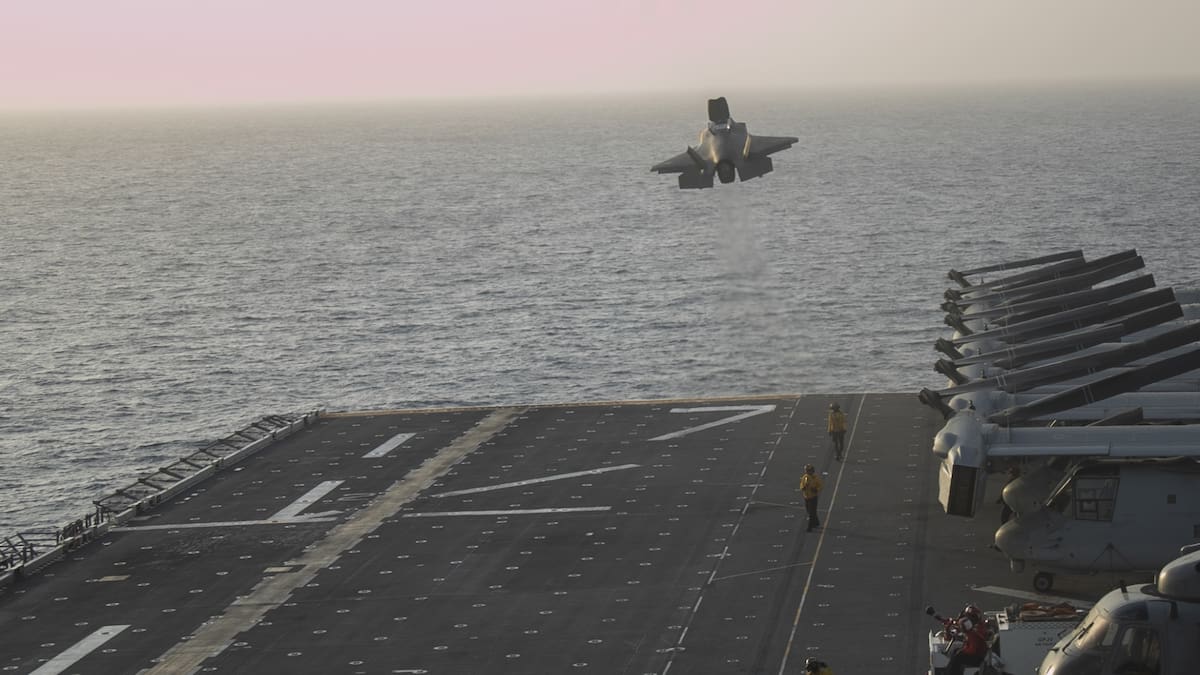 El bloqueo naval de Estados Unidos contra puertos iraníes impacta rutas clave cercanas al estrecho de Ormuz, eje del comercio energético global. @CENTCOM