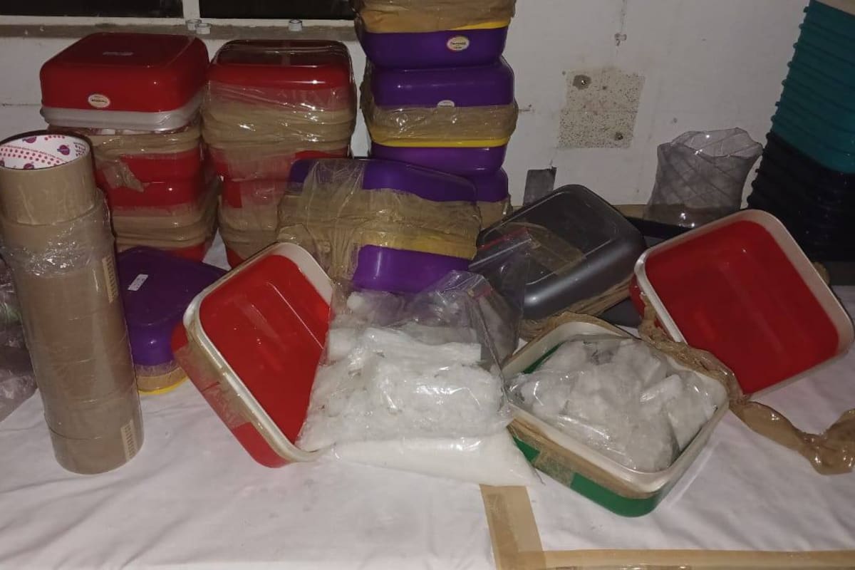 Desmantelan laboratorio de metanfetamina en Sudáfrica y son detenidos cinco mexicanos