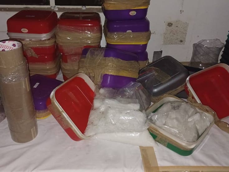 Desmantelan laboratorio de metanfetamina en Sudáfrica y son detenidos cinco mexicanos