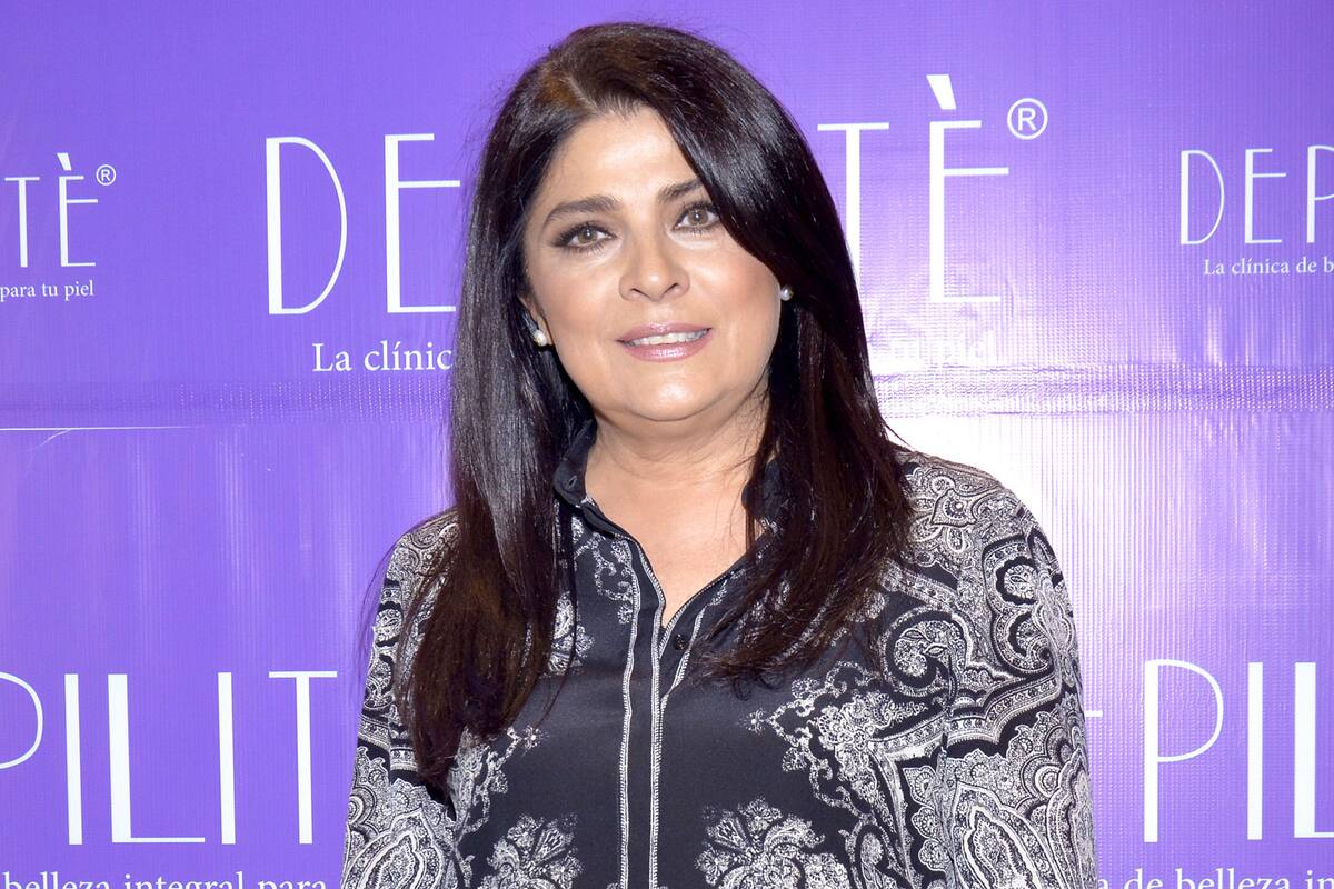 Agradece Victoria Ruffo a migrante que aprendió español por telenovela ‘Simplemente María’