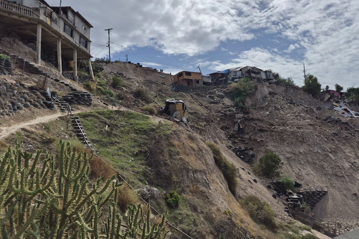 Afecta deslave a otras viviendas de la colonia 3 de Octubre
