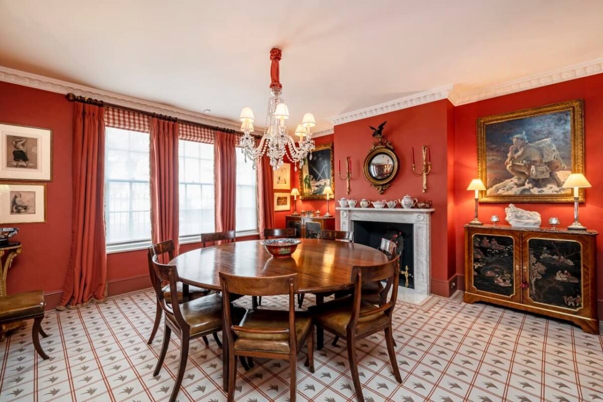 Comedor de la vivienda en Mayfair, antigua propiedad del padre de Diana de Gales. Foto: Wetherell