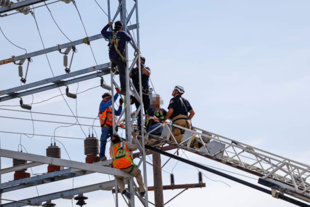 Descarga eléctrica deja un hombre grave y moviliza a cuerpos de emergencia en subestación de Mexicali