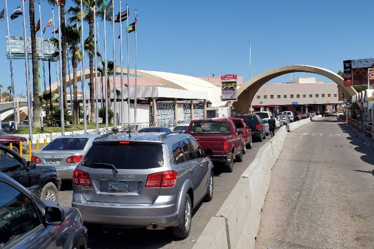Funcionario de EU busca reanudar cruces no esenciales con México