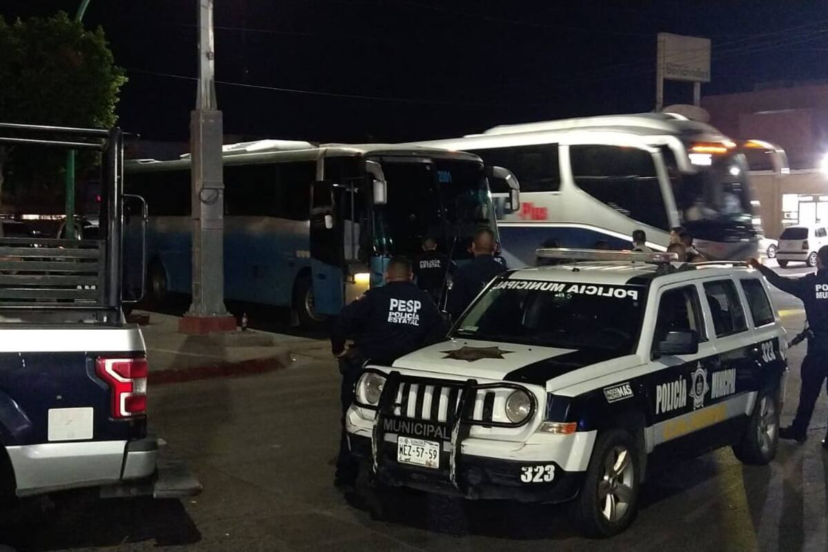 Rescatan a pasajeros de camión tomados como rehenes en Ciudad Obregón