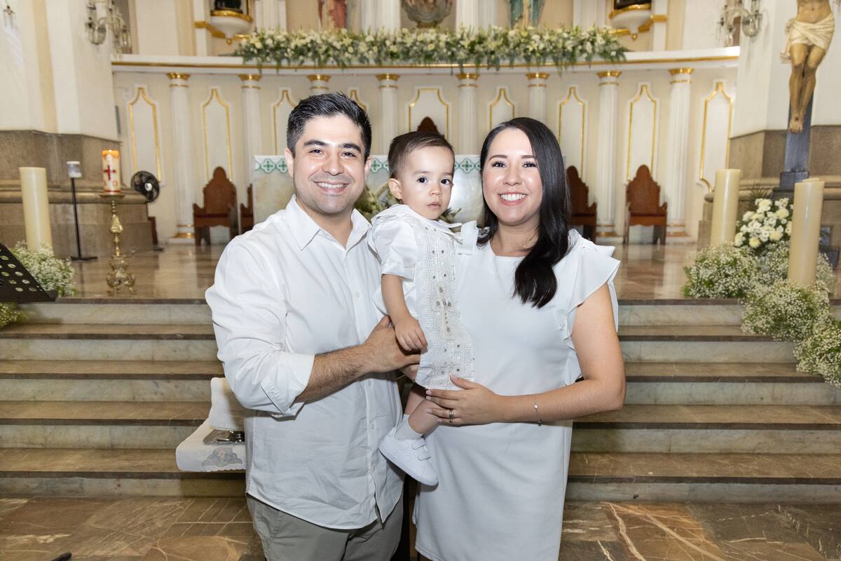 Lleno de la gracia de Dios, Alejandro Marmolejo Méndez recibe su bautizo