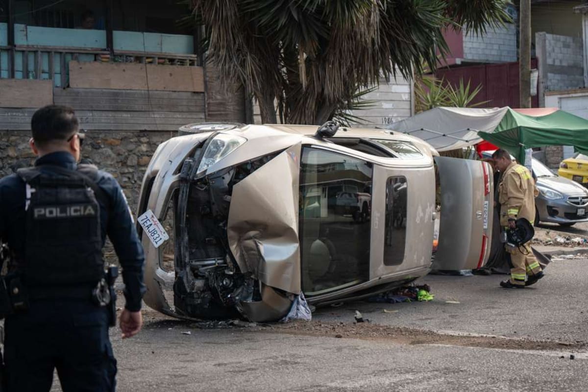 Adulto mayor queda grave tras ser atropellado en la colonia Ruiz Cortines; vecinos lo rescatan