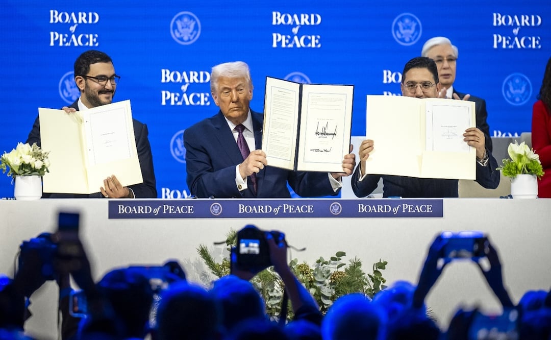 Trump presenta en Davos el plan para la “nueva Gaza”: propone rascacielos, turismo y reconstrucción urbana millonaria bajo una Junta de Paz liderada por Estados Unidos, condicionada al desarme de Hamás, mientras crecen tensiones diplomáticas, divisiones en Europa y advertencias militares hacia Irán en medio de la guerra en la Franja