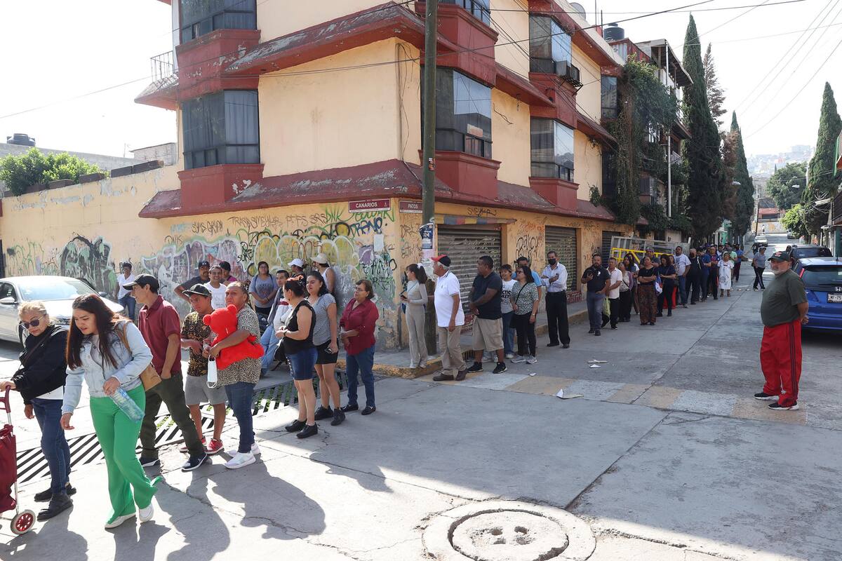 Claudia Sheinbaum y Xóchitl Gálvez tardan más de una hora en la fila antes de poder votar