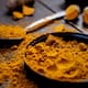 Oro amarillo en polvo: la especia de cocina que ayuda a regular el azúcar y a reducir el dolor de articulaciones, con beneficios respaldados por estudios