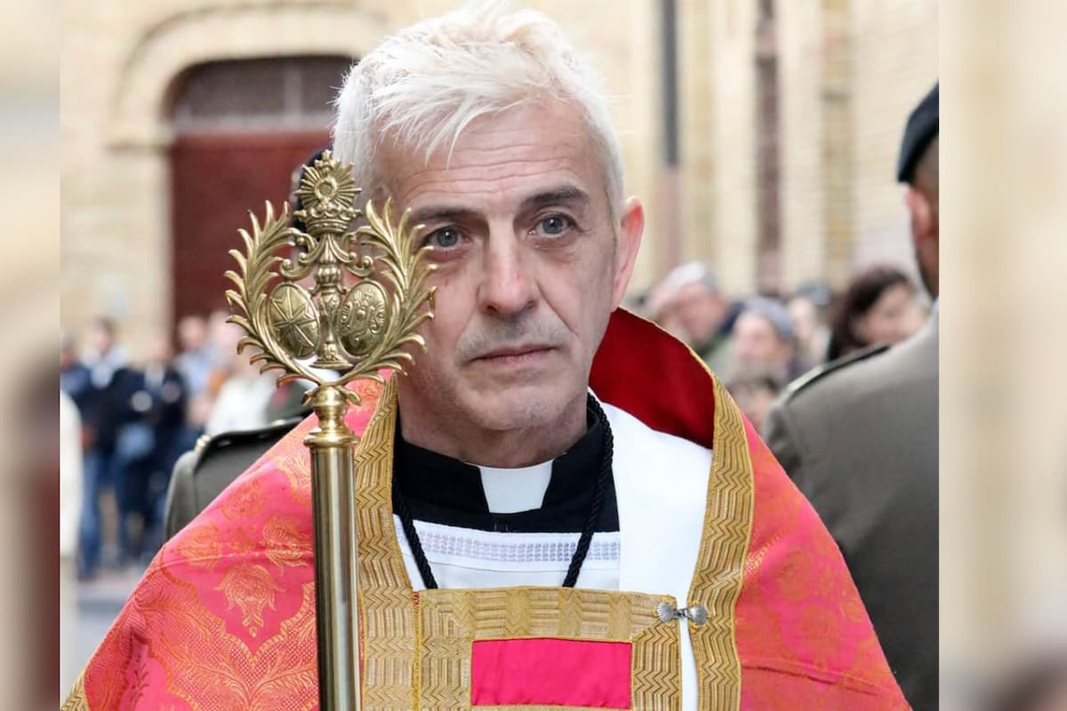 Muere ‘sacerdote rockero’ tras incendiarse su hábito en una misa de Semana Santa