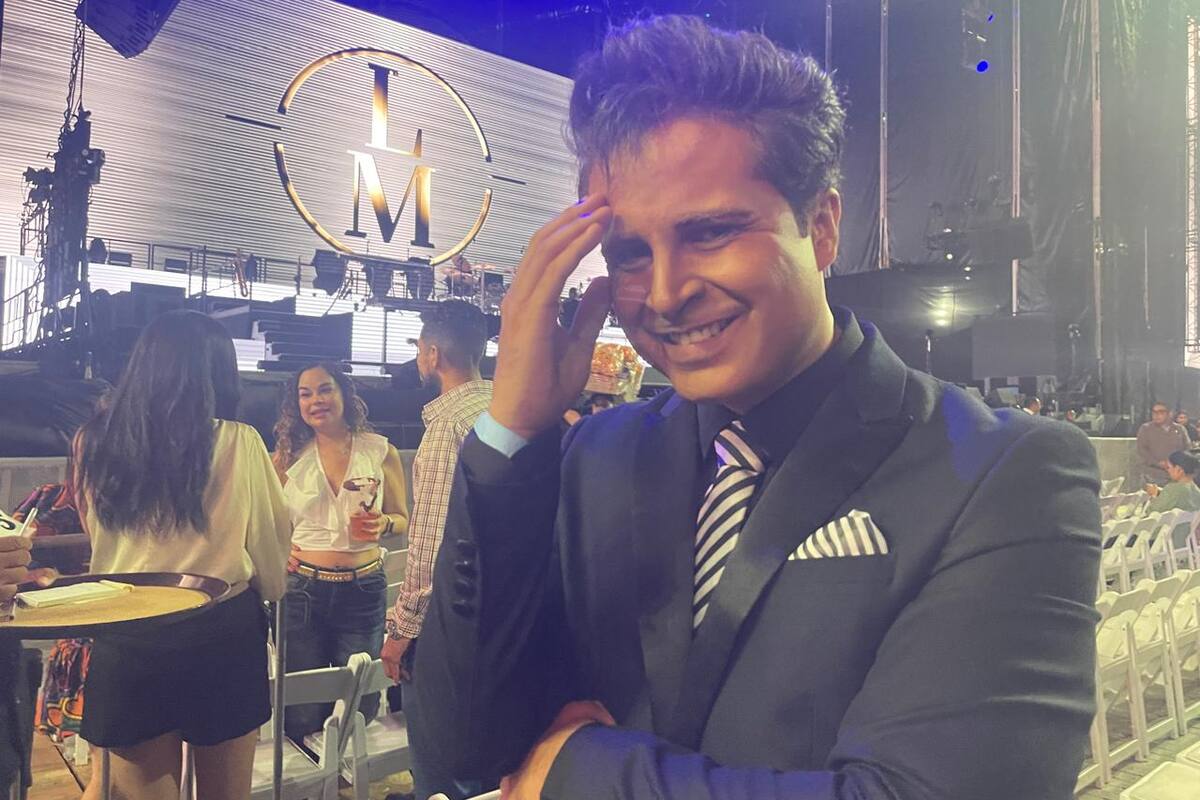 Fanáticos e imitadores asisten al segundo concierto de Luis Miguel