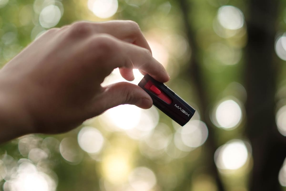 Muchas laptops, tabletas e incluso algunos equipos de escritorio recientes ya no incluyen el tradicional puerto USB-A, utilizado por la mayoría de las memorias USB clásicas. | Foto: Pexels