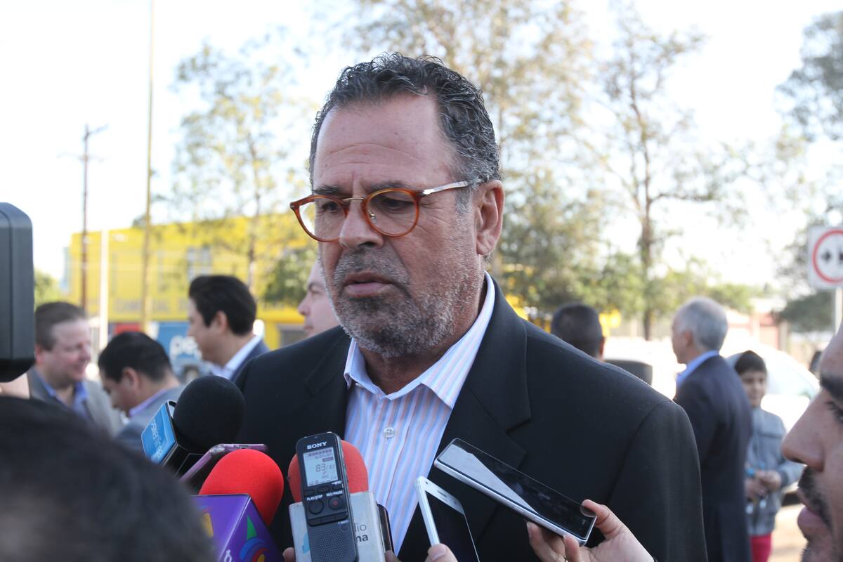 Ponen en aislamiento a secretario de Economía del Estado