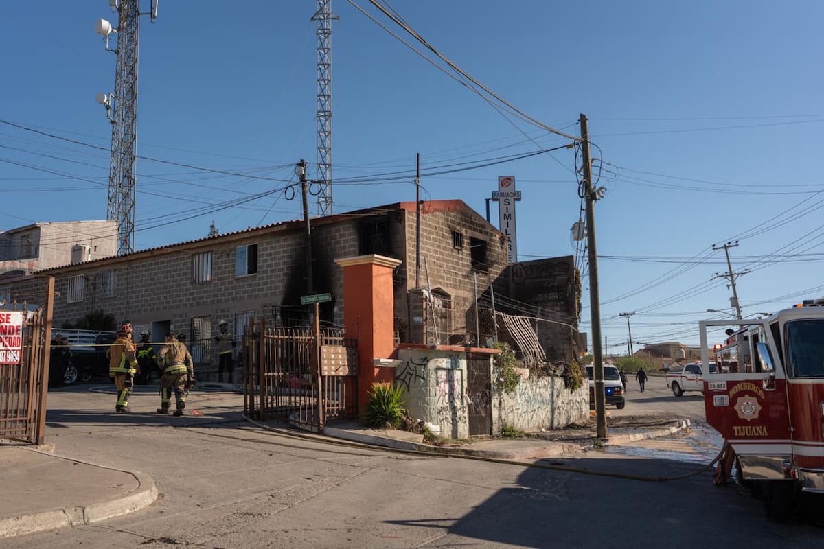 El incidente se registró a las 08:20 horas de hoy cuando vecinos alertaron grandes llamas y humo que salía de una vivienda. Foto: Border Zoom