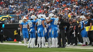 Jim Harbaug, Entrenador de Chargers, reconoce malas decisiones en la derrota ante Broncos